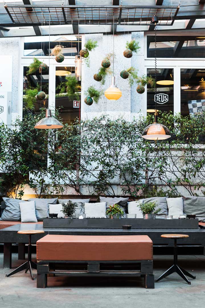 Deus Ex Machina Café