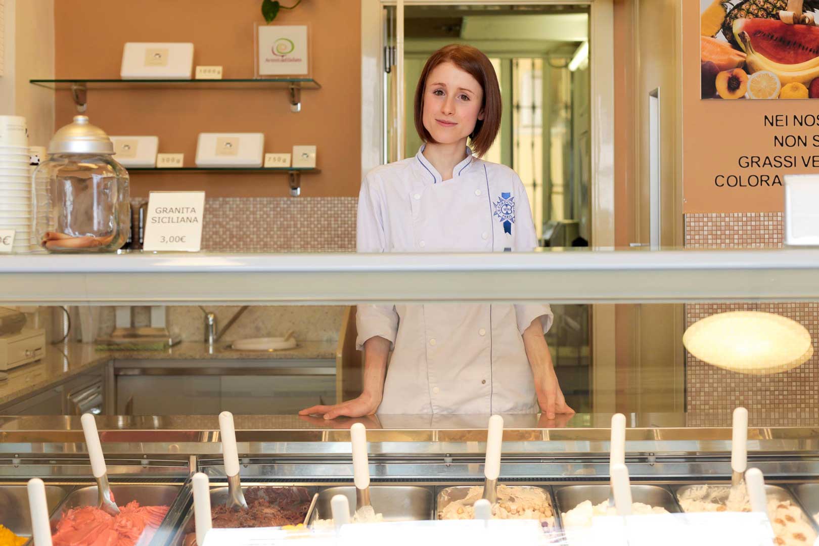 Milan s ice cream parlors open in August Gelato Giusto Bancone