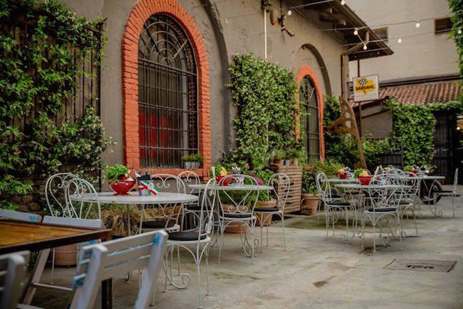 I migliori aperitivi in cortile a Milano Flawless Milano